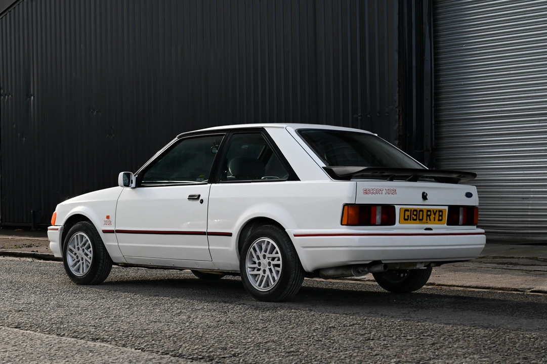 1990 Ford Escort - Image 13 of 31