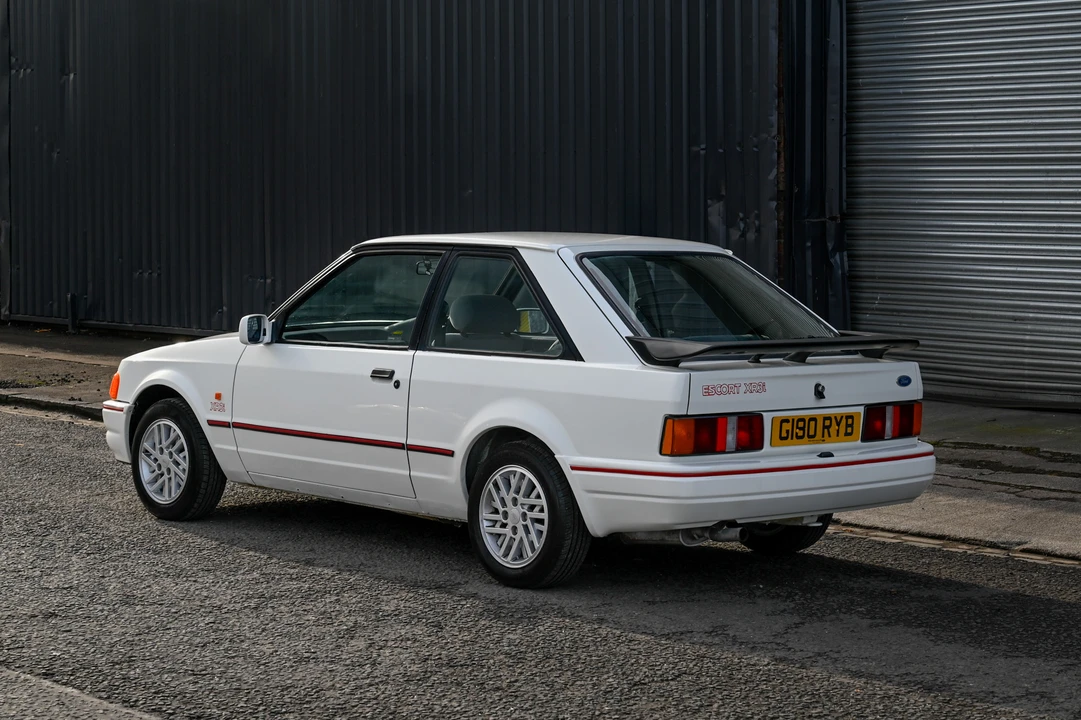 1990 Ford Escort - Image 14 of 31