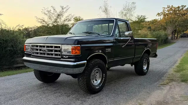 1990 Ford F-150 XLT Lariat Pickup