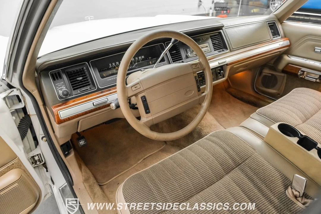1990 Ford Country Squire - Image 5 of 12