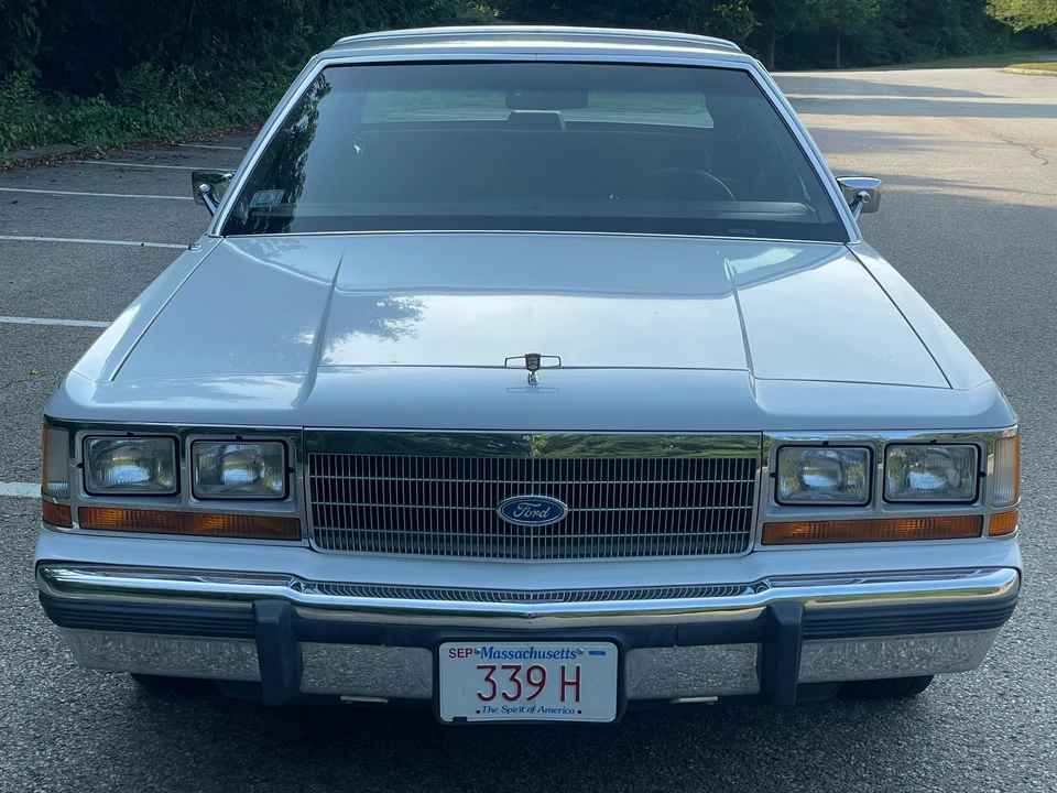 1990 Ford Crown Victoria - Image 6 of 31