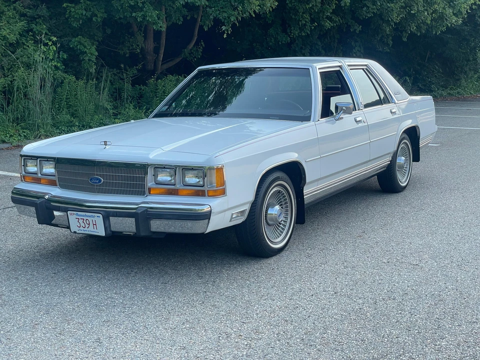1990 Ford Crown Victoria - Image 9 of 31
