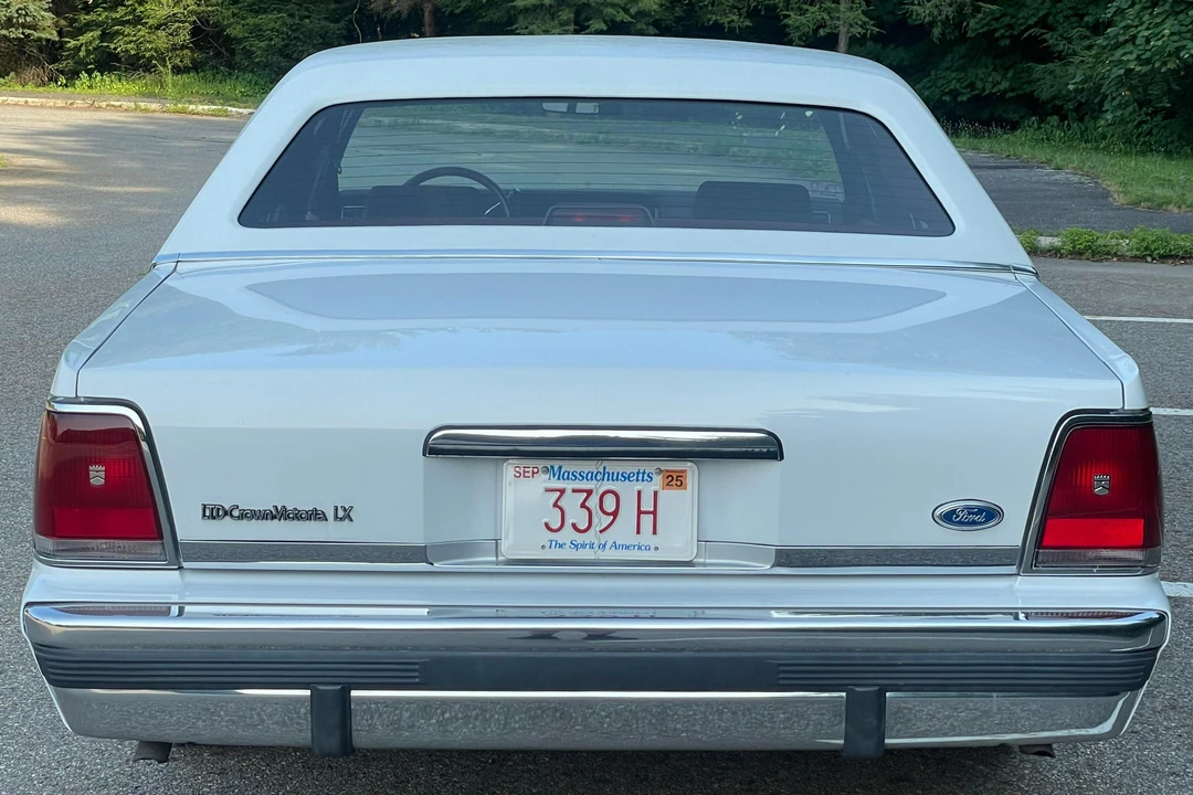 1990 Ford Crown Victoria - Image 5 of 31