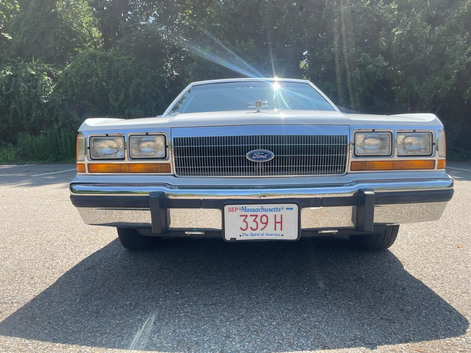 1990 Ford Crown Victoria - Image 7 of 31