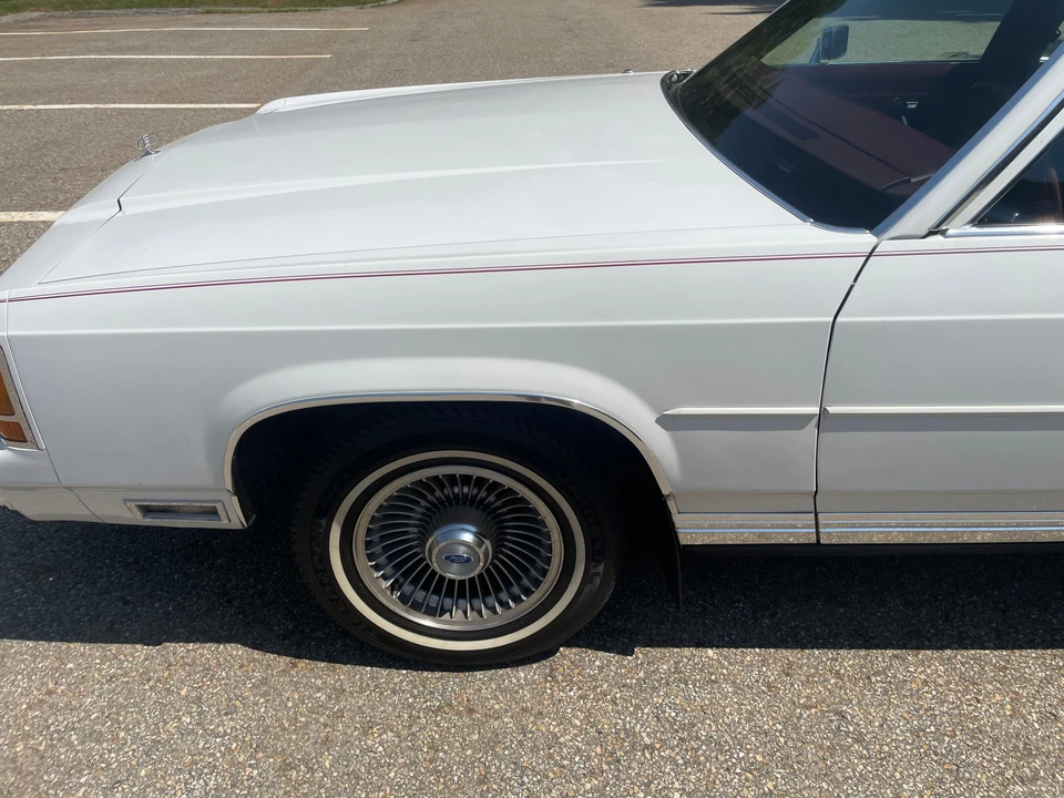 1990 Ford Crown Victoria - Image 24 of 31