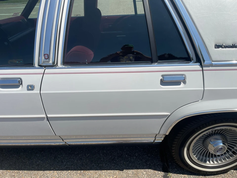 1990 Ford Crown Victoria - Image 29 of 31