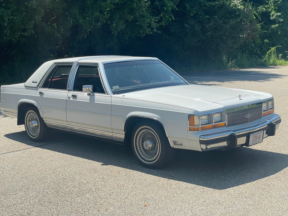1990 Ford Crown Victoria - Image 14 of 31