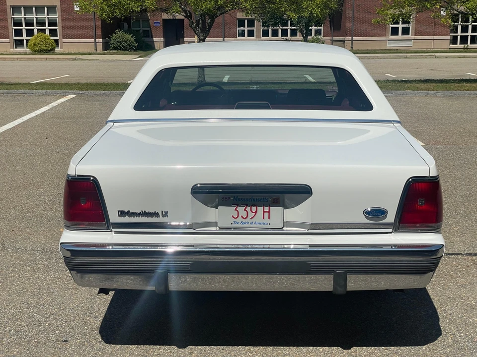 1990 Ford Crown Victoria - Image 10 of 31