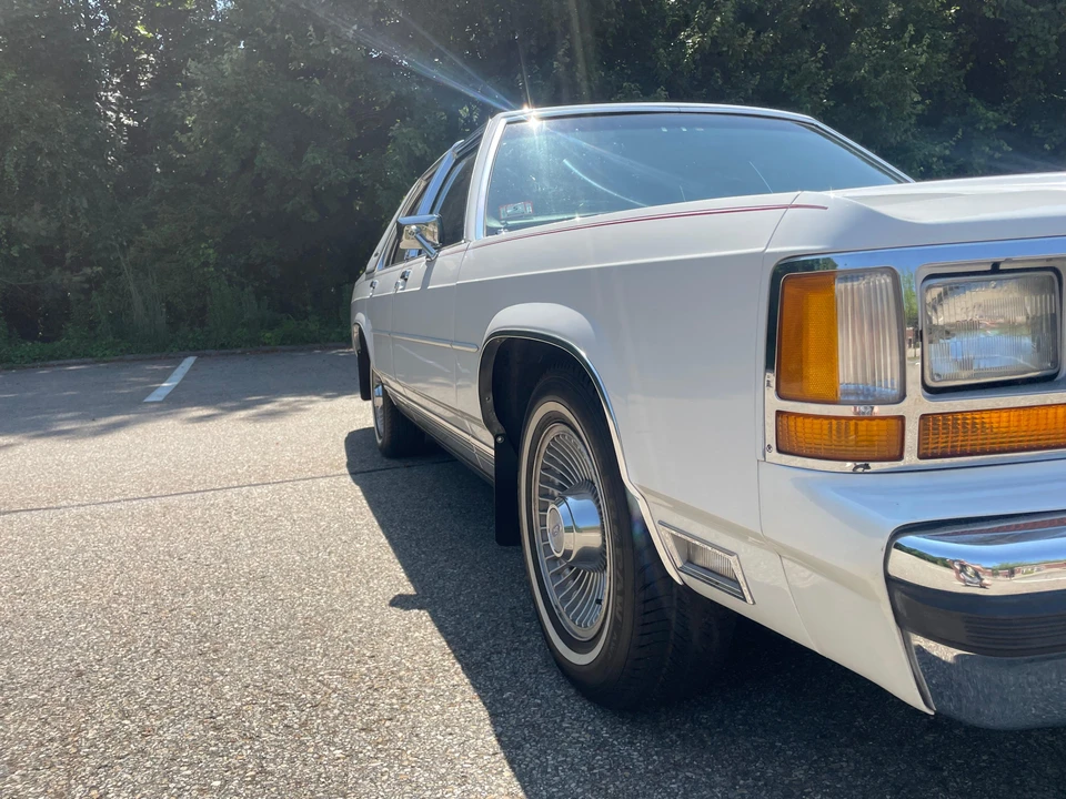 1990 Ford Crown Victoria - Image 15 of 31