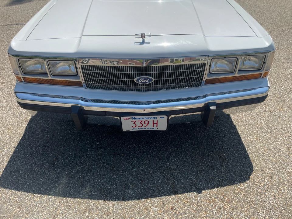 1990 Ford Crown Victoria - Image 16 of 31