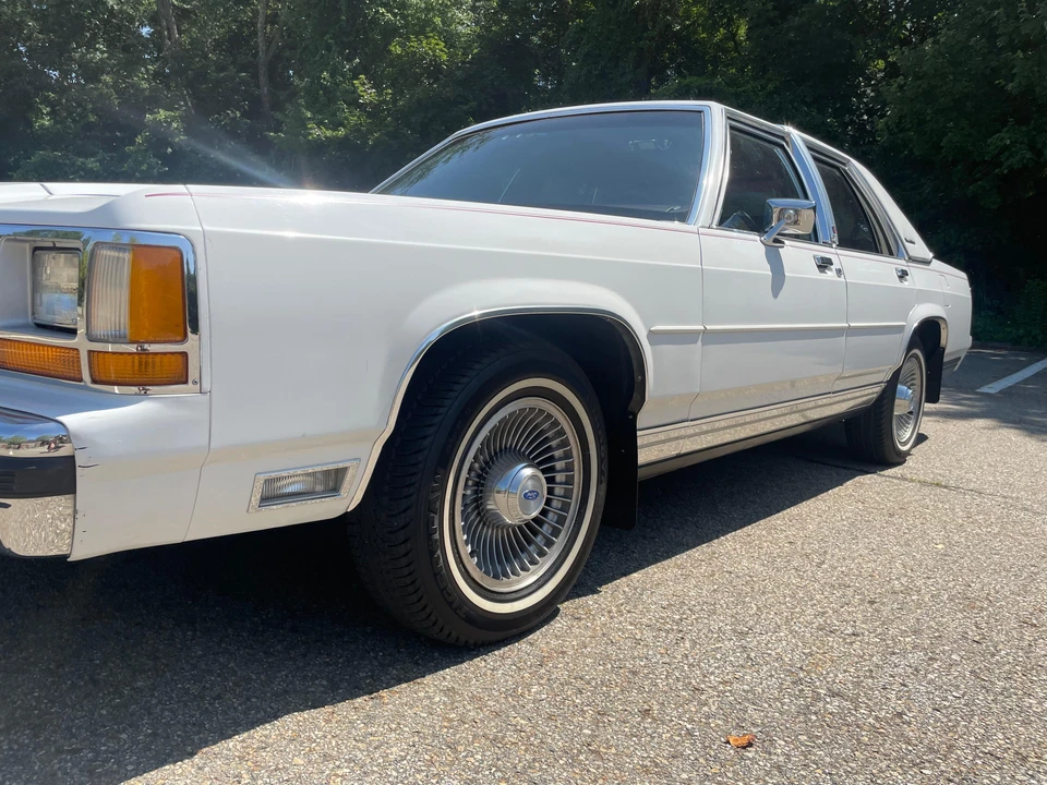 1990 Ford Crown Victoria - Image 18 of 31