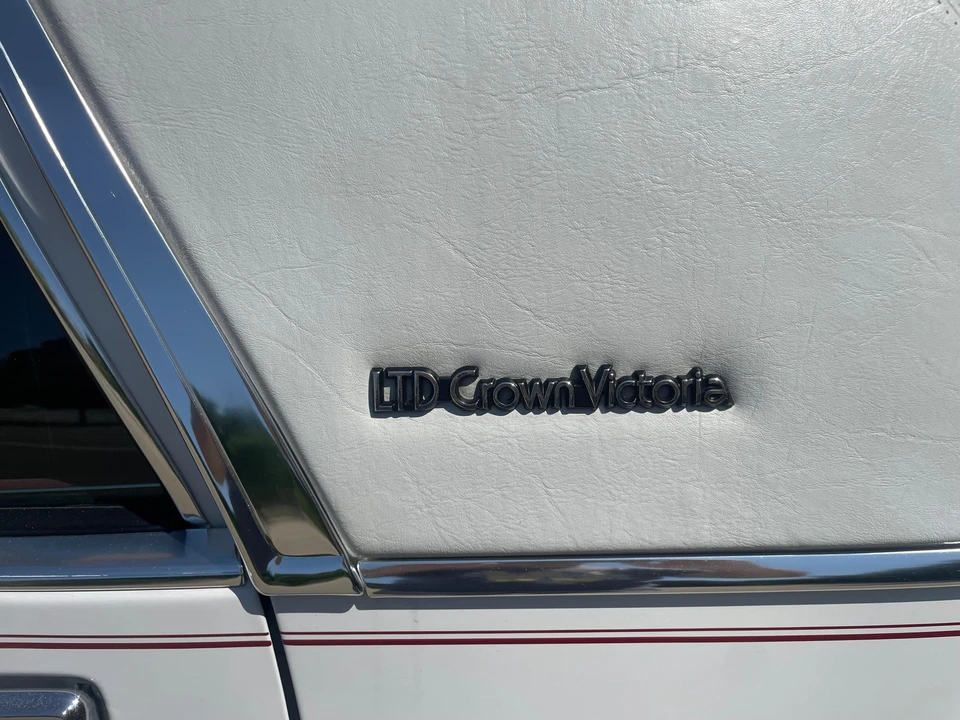 1990 Ford Crown Victoria - Image 31 of 31