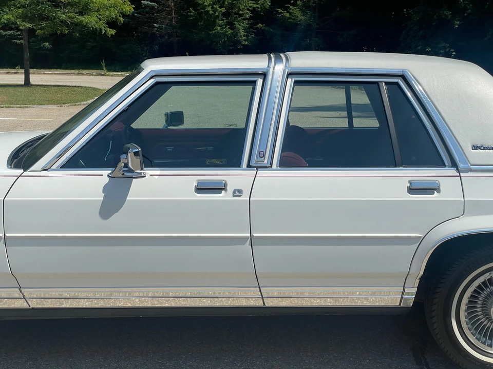 1990 Ford Crown Victoria - Image 25 of 31