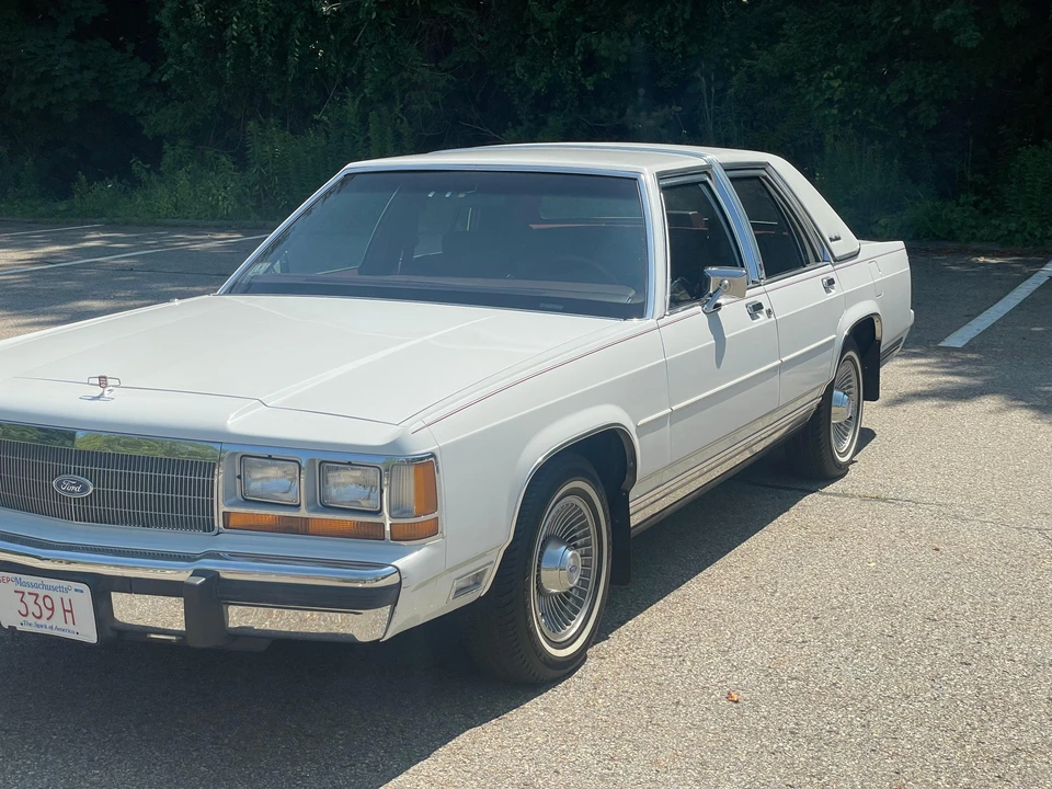 1990 Ford Crown Victoria - Image 20 of 31