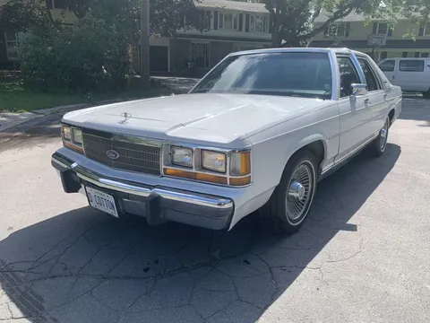 1990 Ford LTD Crown Victoria Sedan