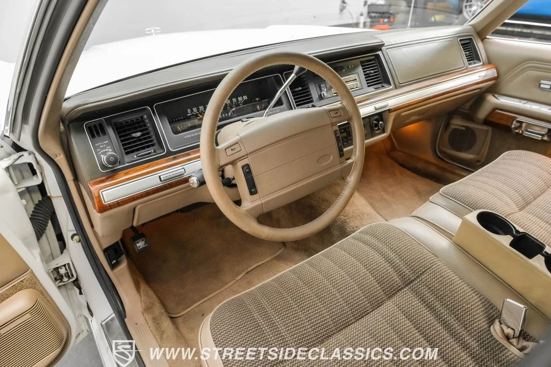 1990 Ford Crown Victoria - Image 5 of 12