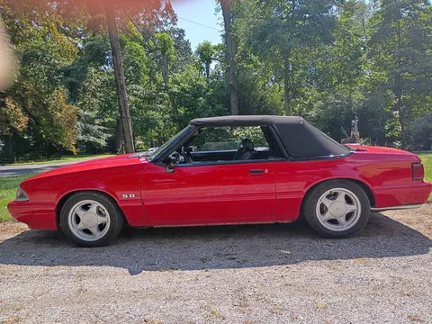 1990 Ford Mustang Convertible 2D