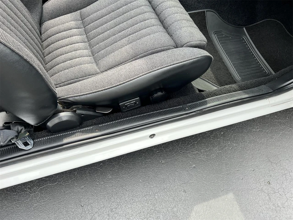 1990 Ford Mustang 3rd Gen - Image 17 of 30