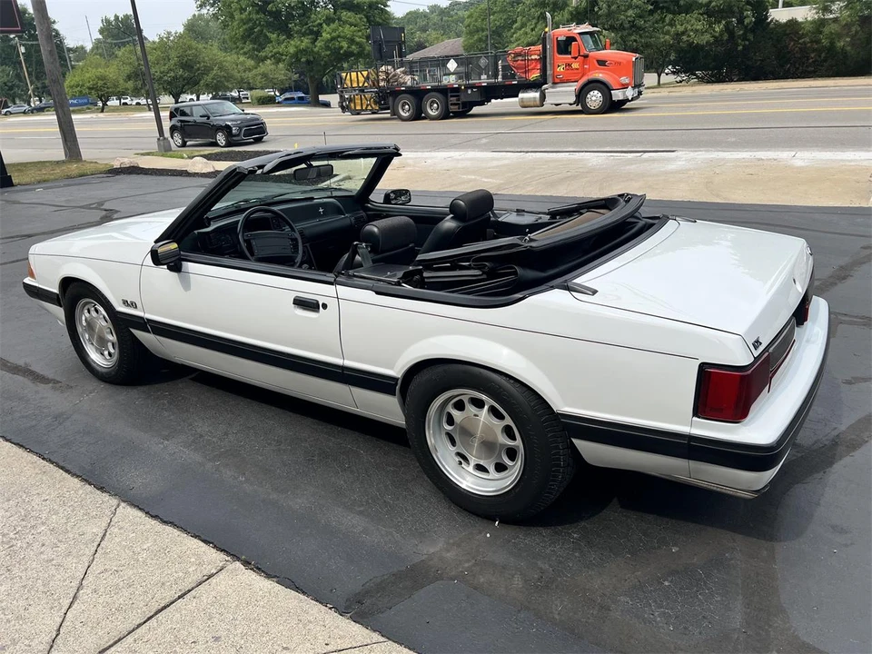 1990 Ford Mustang 3rd Gen - Image 19 of 30