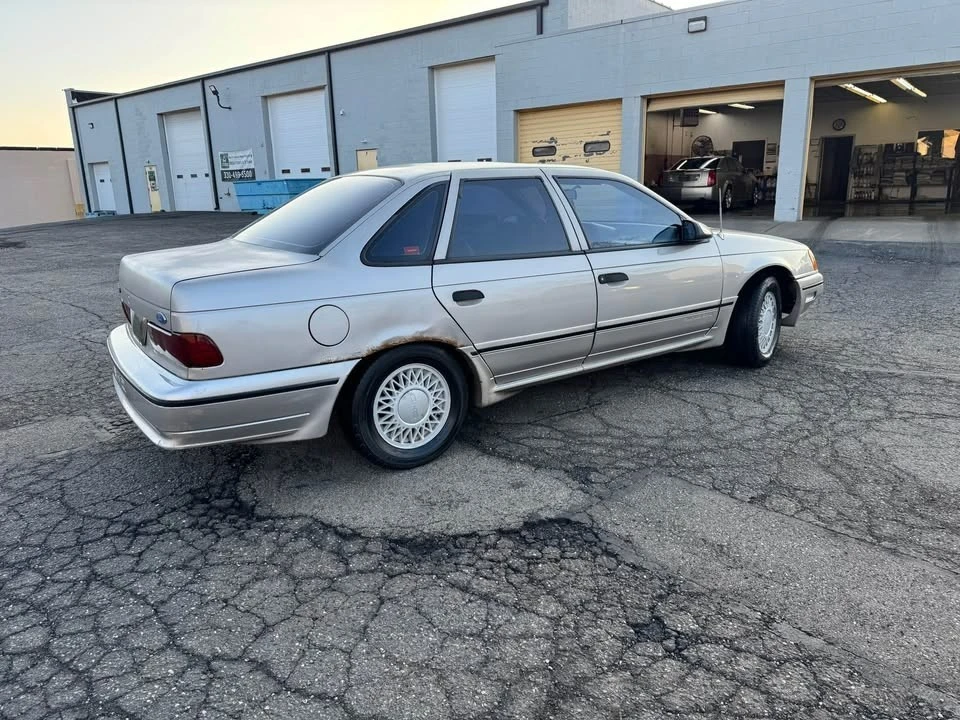 1990 Ford Taurus SHO 1st Gen - Image 6 of 13