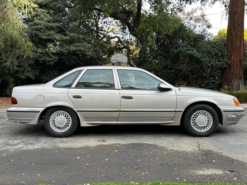 1990 Ford Taurus SHO 1st Gen - Image 9 of 31
