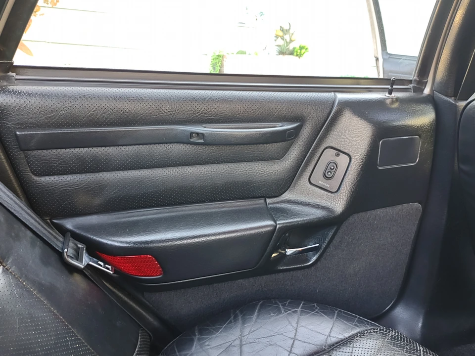 1990 Ford Taurus SHO 1st Gen - Image 23 of 31