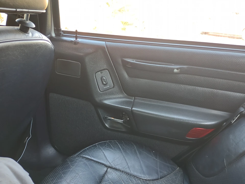 1990 Ford Taurus SHO 1st Gen - Image 24 of 31
