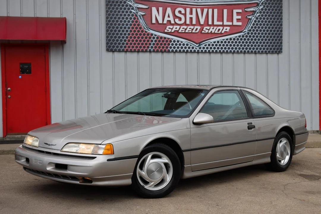1990 Ford Thunderbird - Image 2 of 31