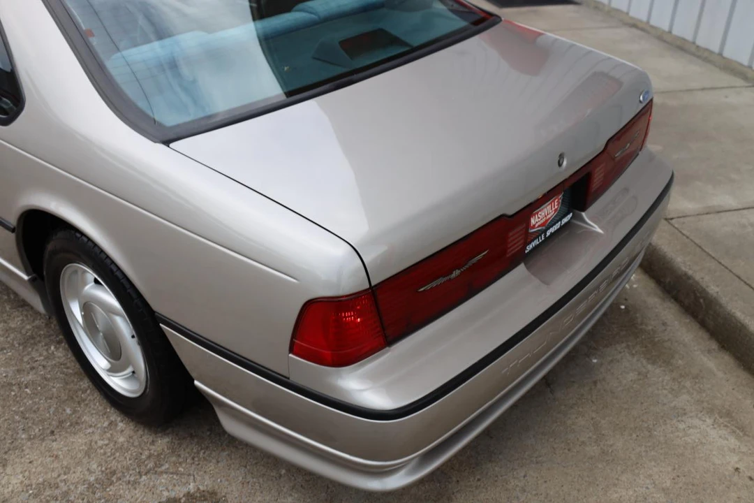 1990 Ford Thunderbird - Image 8 of 31