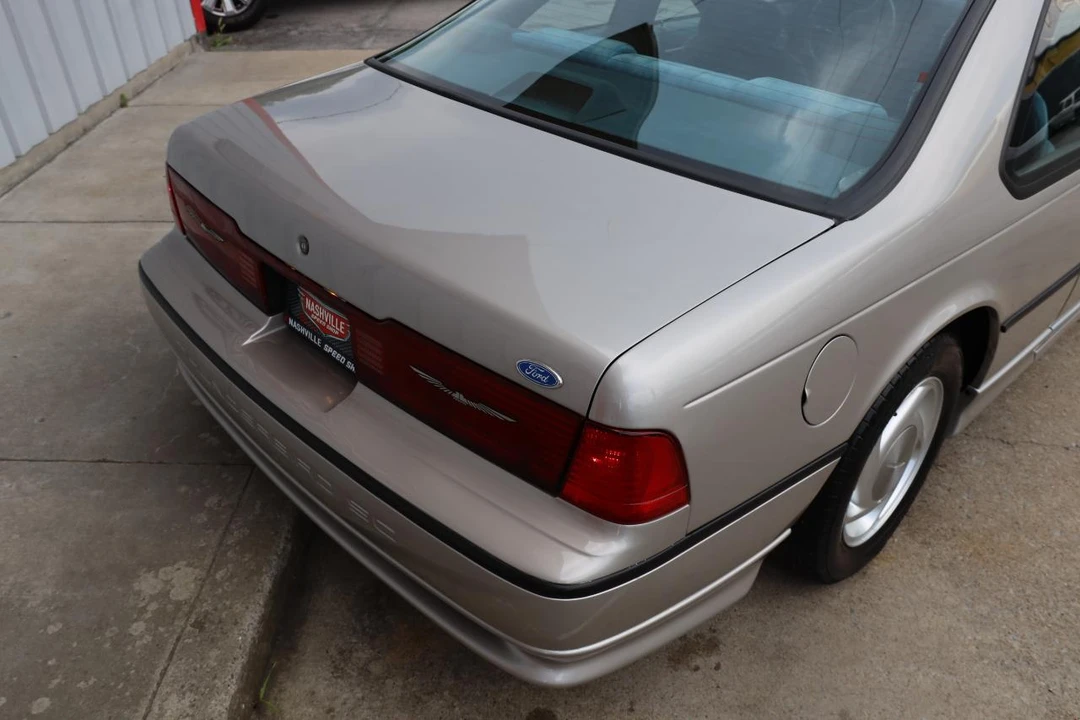 1990 Ford Thunderbird - Image 9 of 31