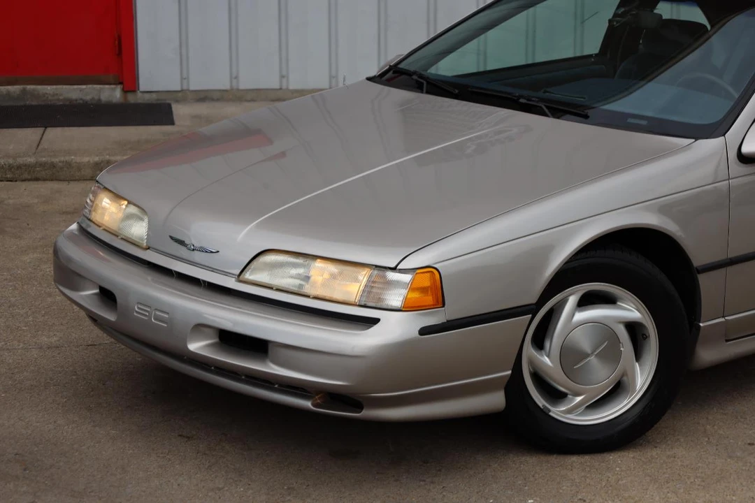 1990 Ford Thunderbird - Image 10 of 31