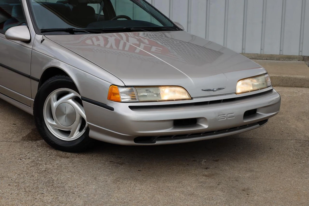 1990 Ford Thunderbird - Image 11 of 31