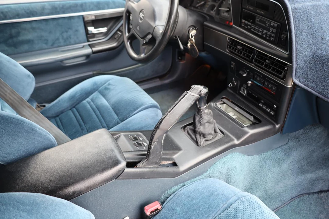 1990 Ford Thunderbird - Image 15 of 31