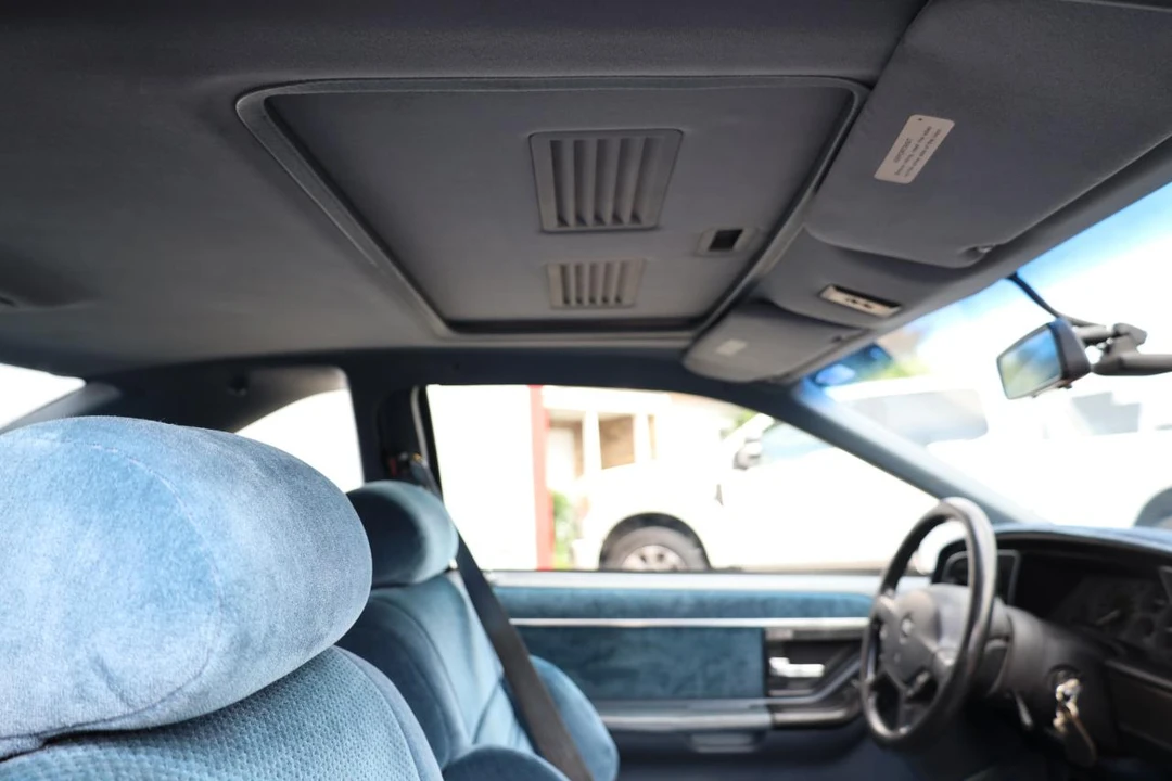 1990 Ford Thunderbird - Image 17 of 31