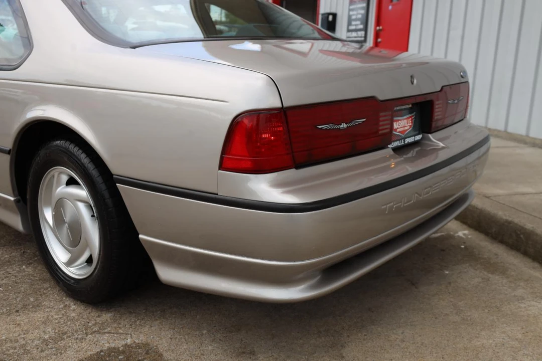1990 Ford Thunderbird - Image 19 of 31