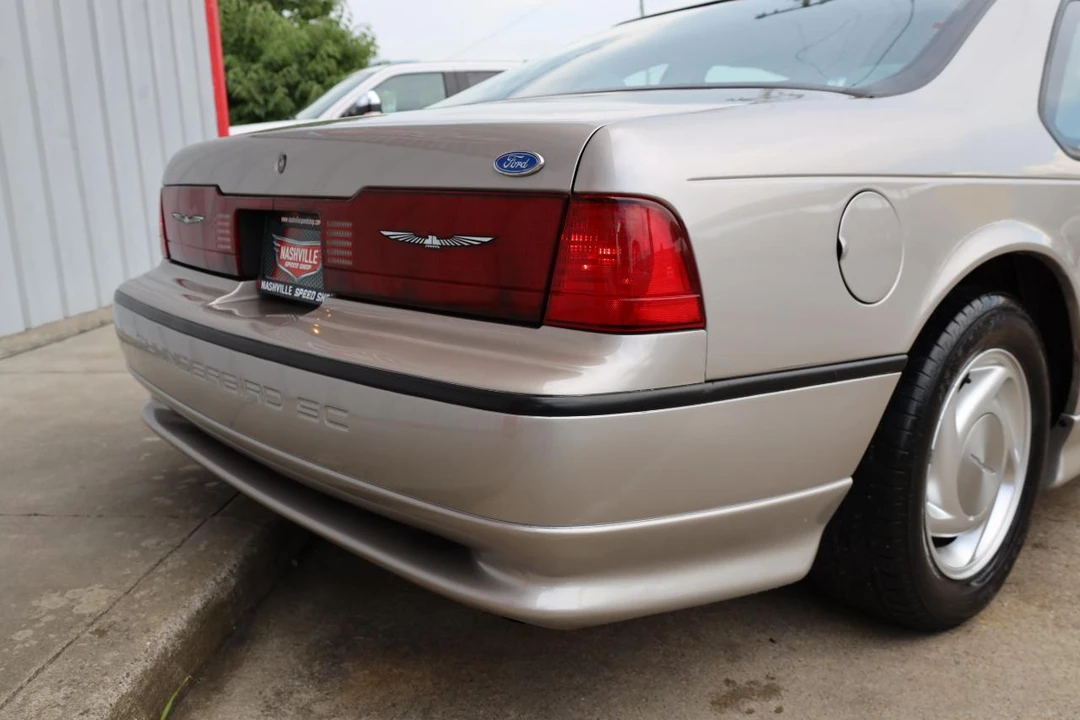 1990 Ford Thunderbird - Image 20 of 31