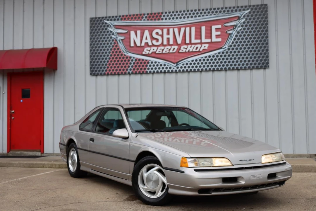 1990 Ford Thunderbird - Image 24 of 31
