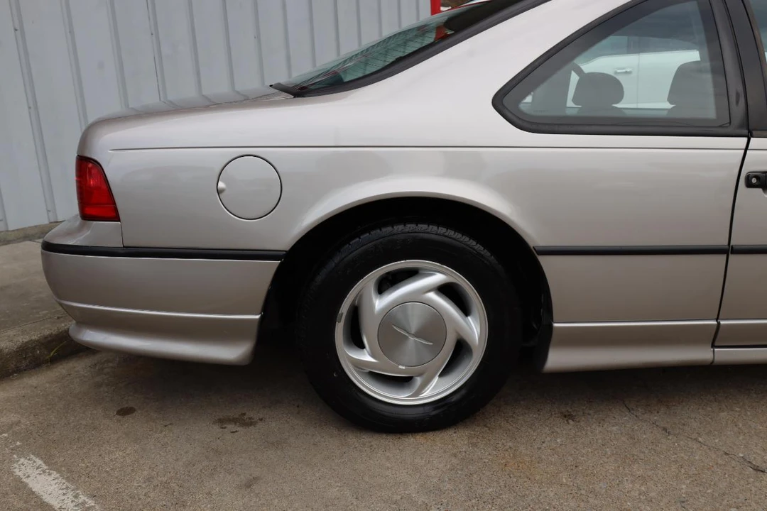 1990 Ford Thunderbird - Image 27 of 31