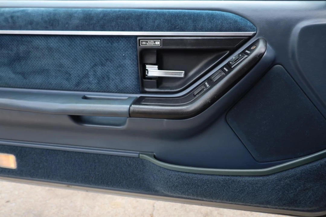 1990 Ford Thunderbird - Image 30 of 31