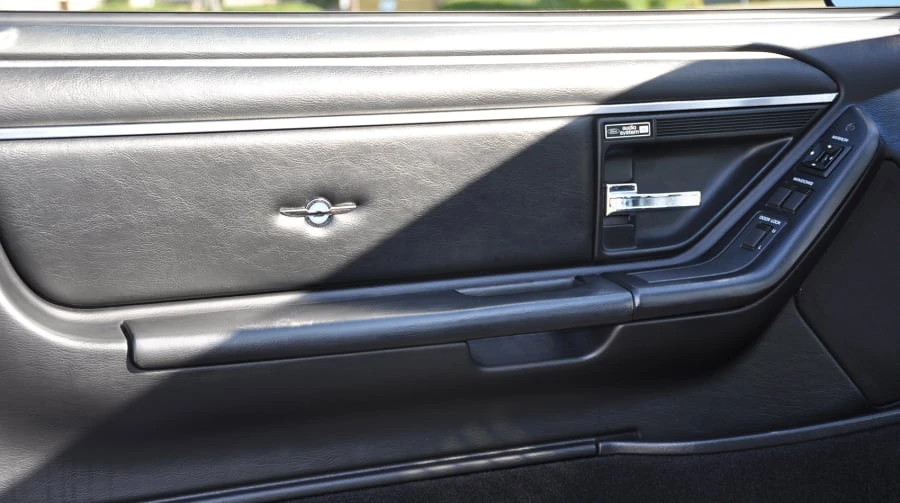 1990 Ford Thunderbird 10th Gen - Image 7 of 12