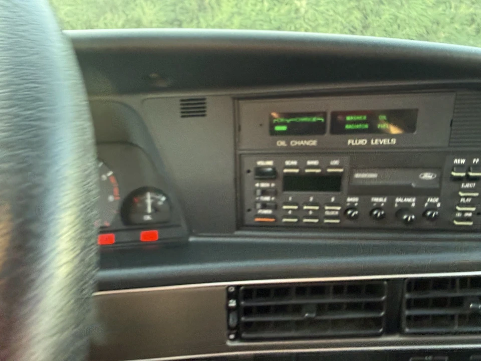 1990 Ford Thunderbird 10th Gen - Image 28 of 31