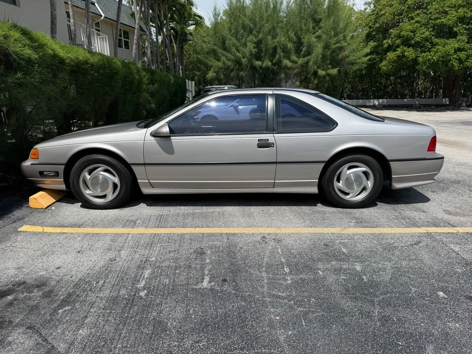 1990 Ford Thunderbird 10th Gen - Image 3 of 31