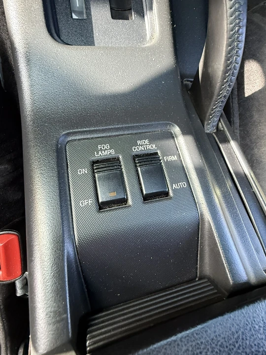 1990 Ford Thunderbird 10th Gen - Image 24 of 31