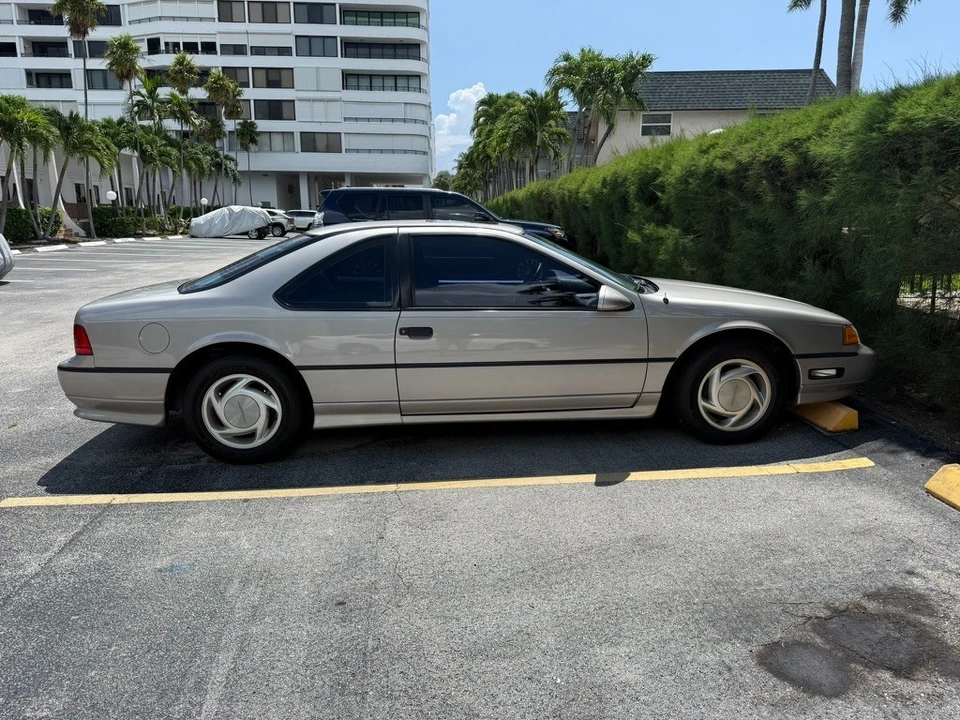 1990 Ford Thunderbird 10th Gen - Image 2 of 31