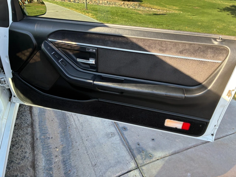 1990 Ford Thunderbird 10th Gen - Image 16 of 25