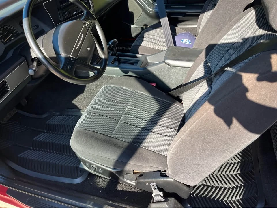 1990 Ford Thunderbird 9th Gen - Image 8 of 12
