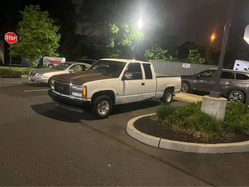1990 GMC Sierra 1st Gen - Image 2 of 5