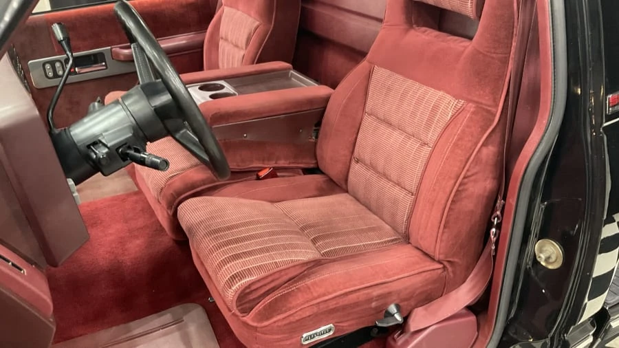 1990 GMC Sierra 1st Gen - Image 3 of 12