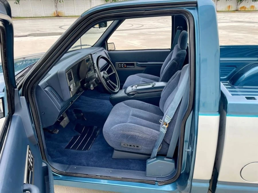 1990 GMC Sierra 1st Gen - Image 16 of 18