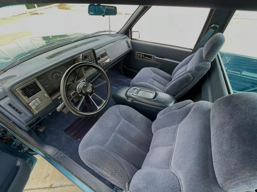 1990 GMC Sierra 1st Gen - Image 17 of 18